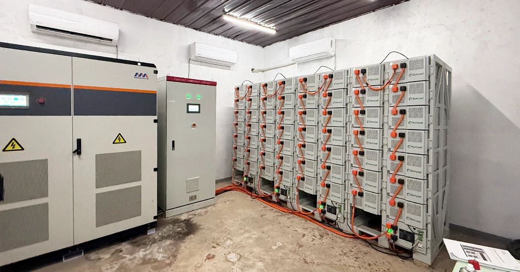 Indoor energy storage control room equipped with MEGAREVO inverter cabinet, control combiner cabinet, and Sunpal battery racks with wall-mounted air conditioners.
